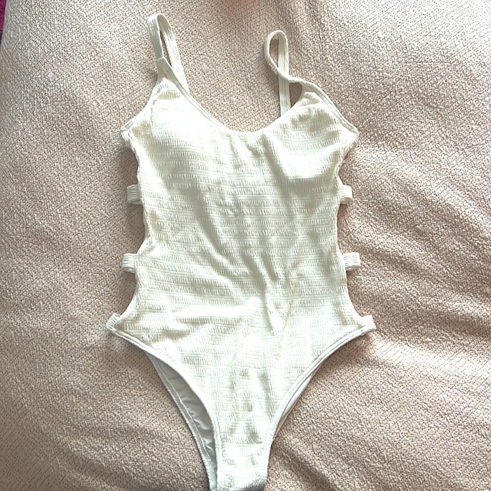 Like new! Billabong Sun Rise One Piece